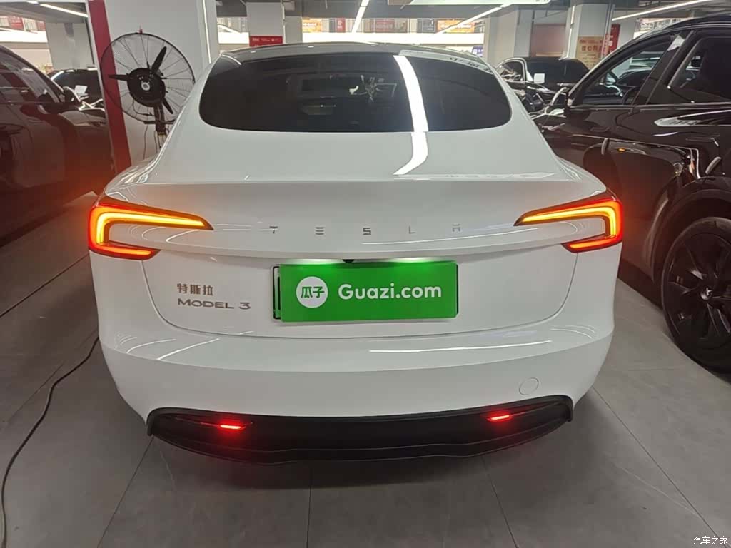 Tesla Model 3, 2024 4