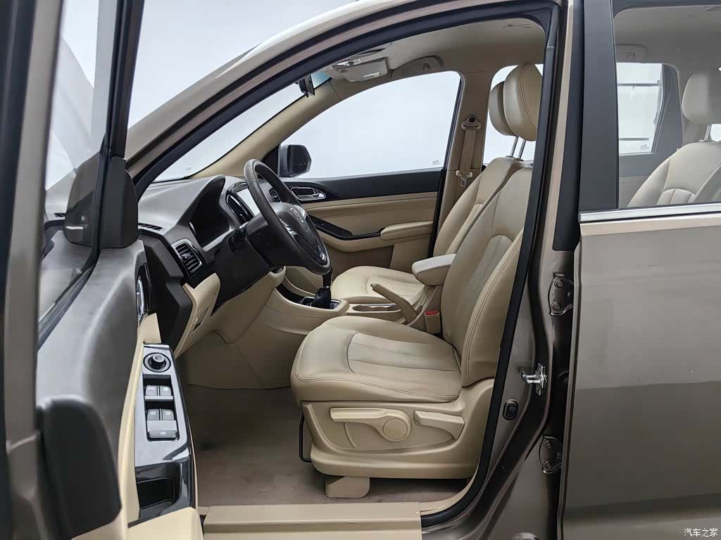 Wuling 730, 2016 10