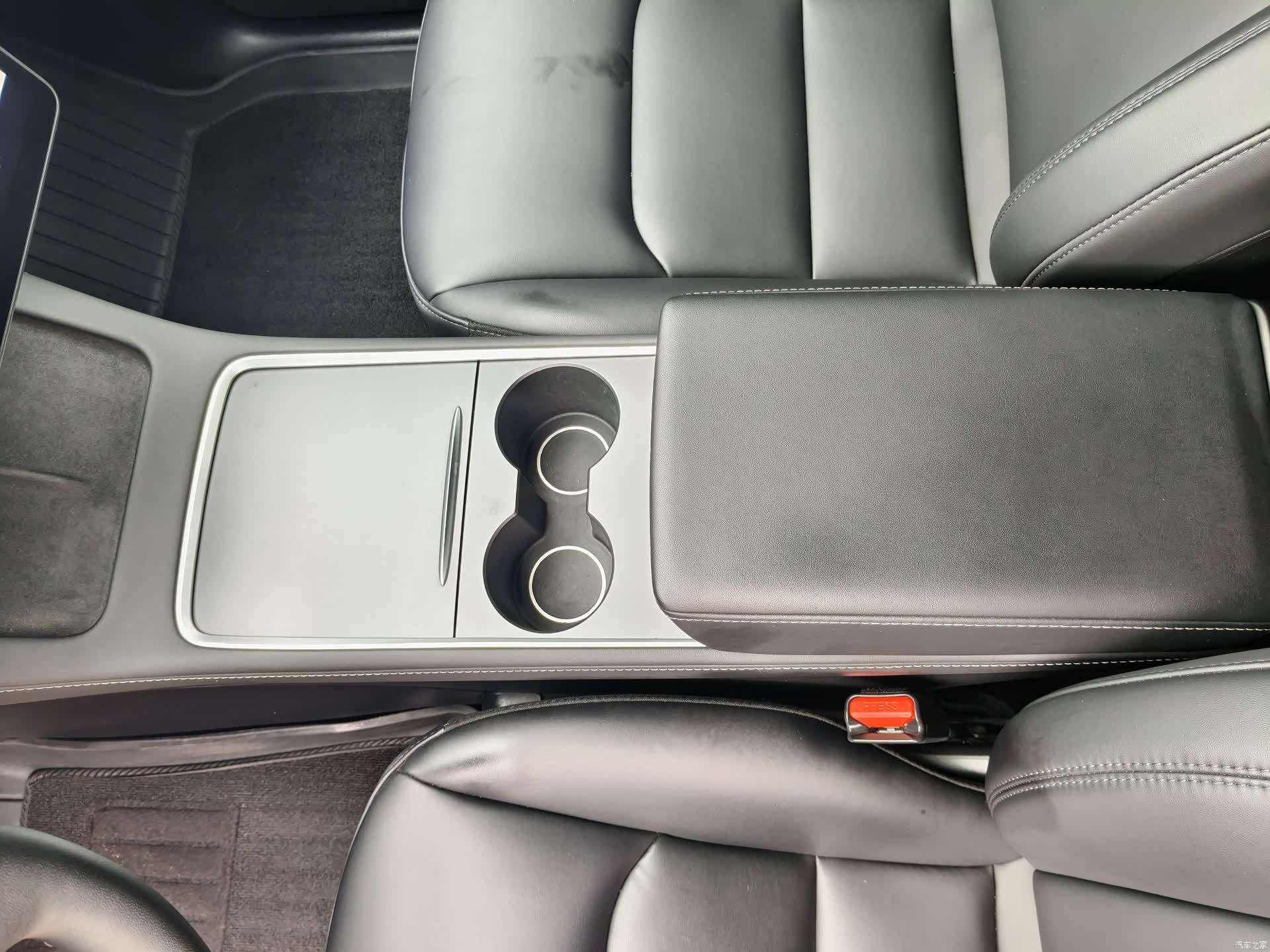 Tesla Model Y, 2023 12