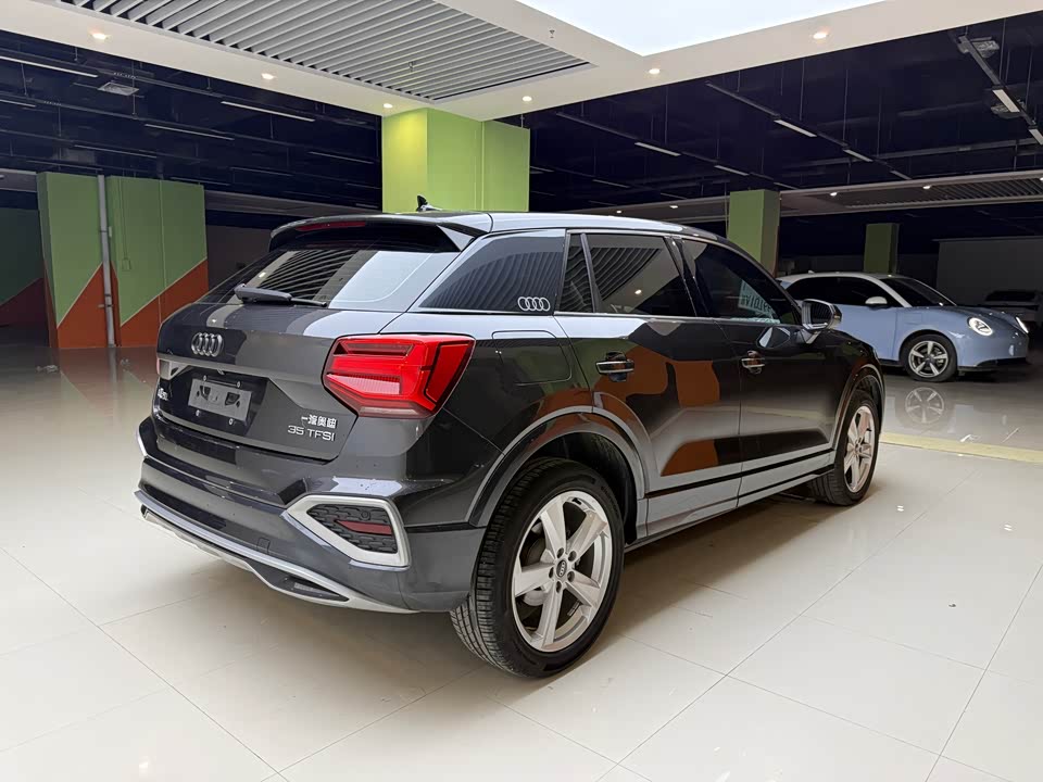 Audi Q2L