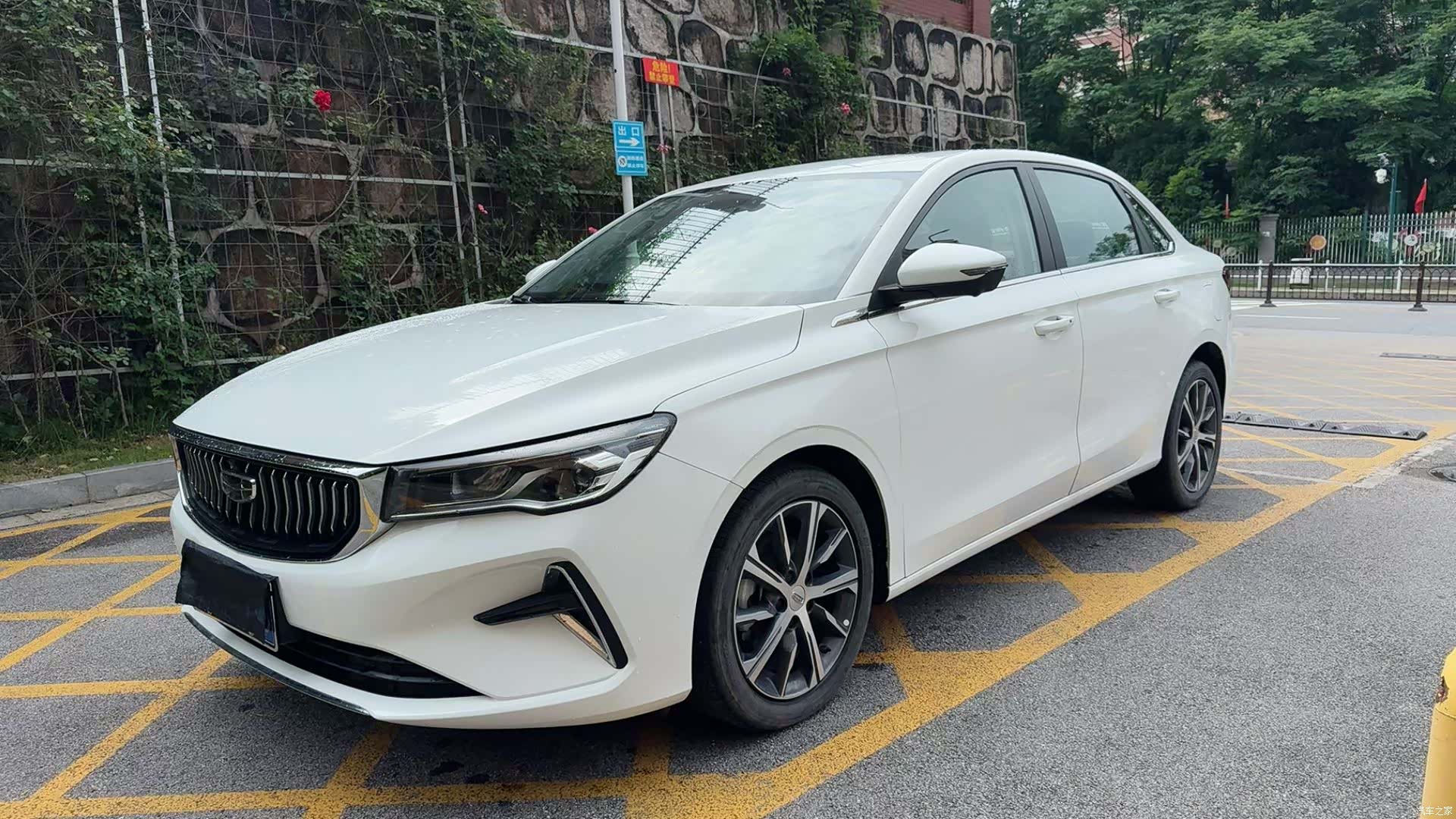 Geely Emgrand, 2022 3