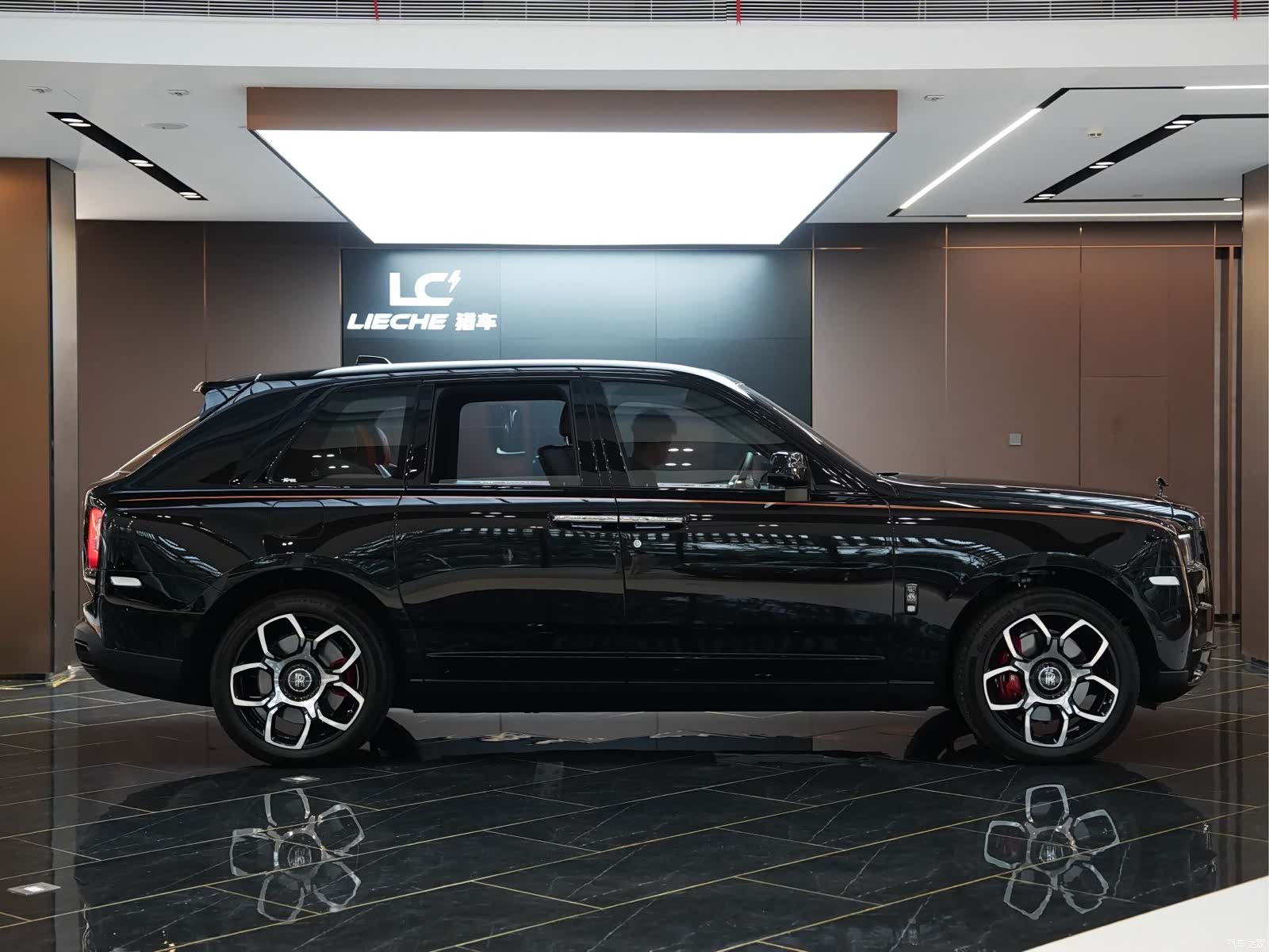 Rolls-Royce Cullinan, 2023 3