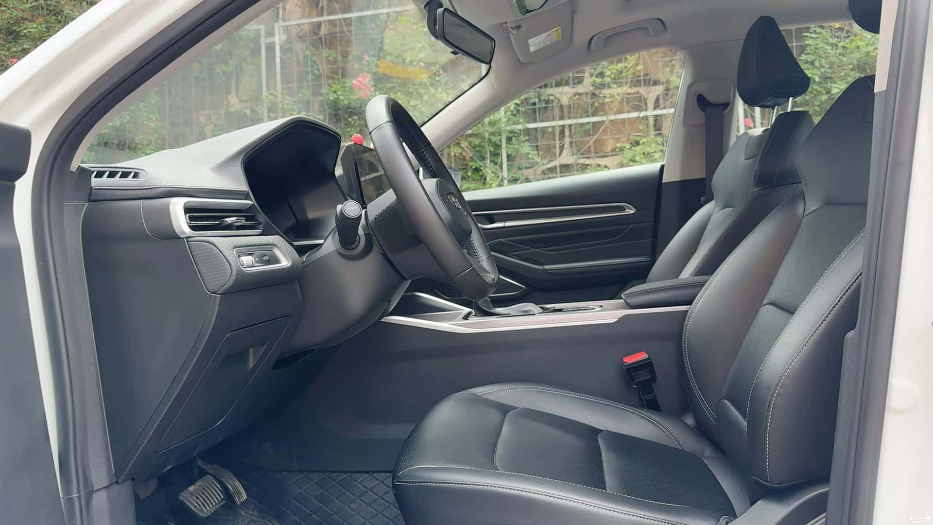 Geely Emgrand, 2022 4