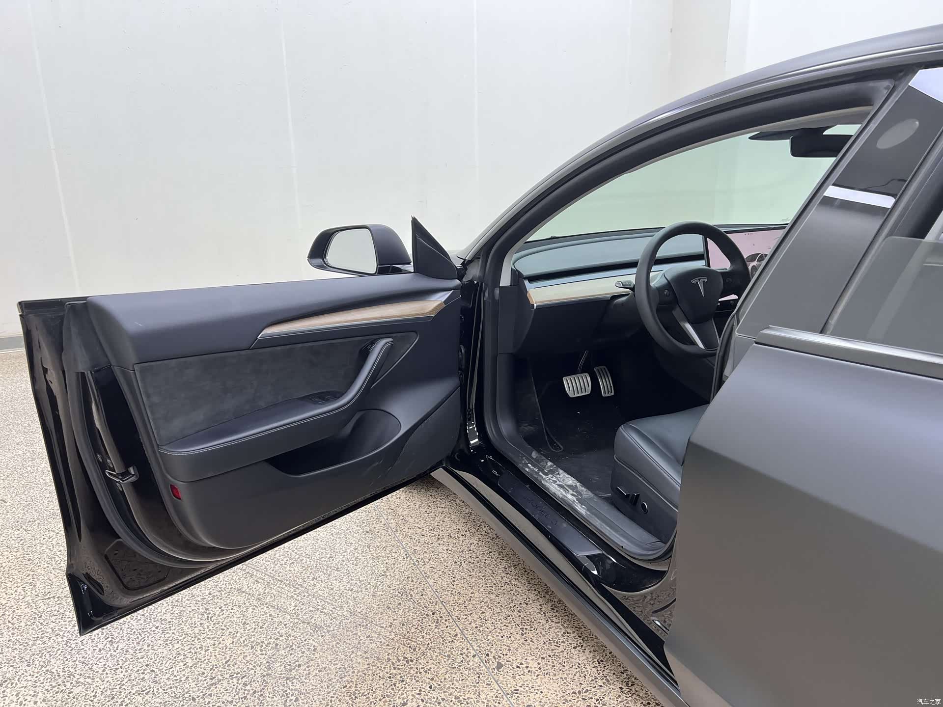 Tesla Model 3, 2023 13