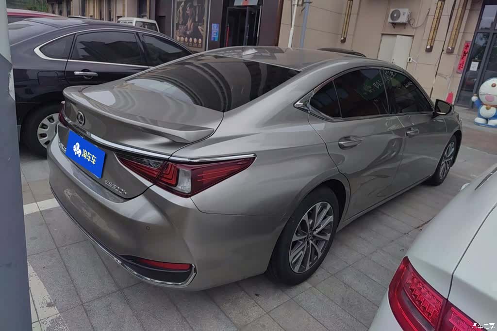 Lexus ES, 2023 3