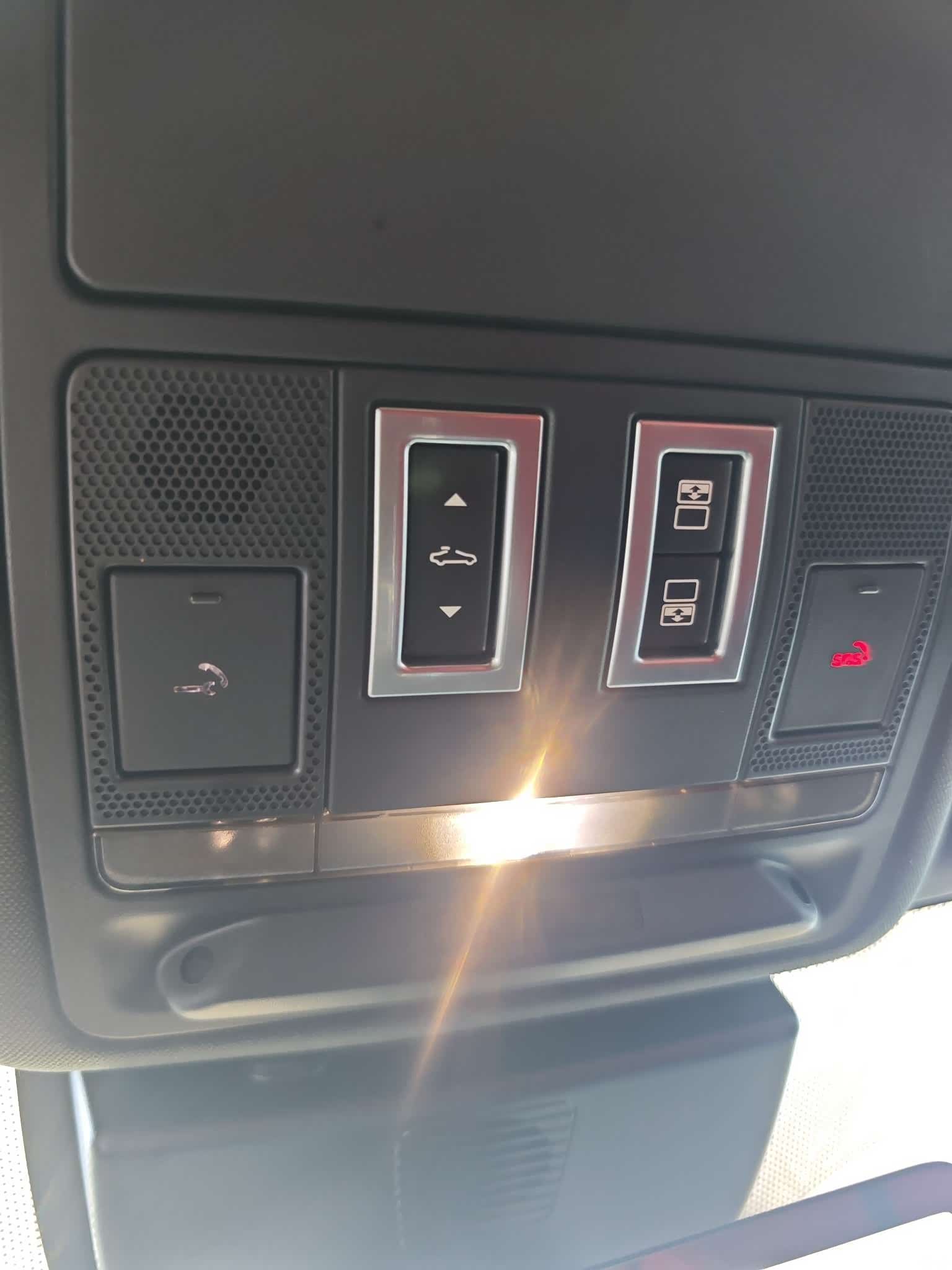 Land Rover XEL, 2021 15