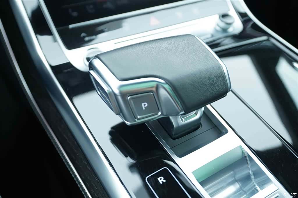 Audi Q8, 2023 9