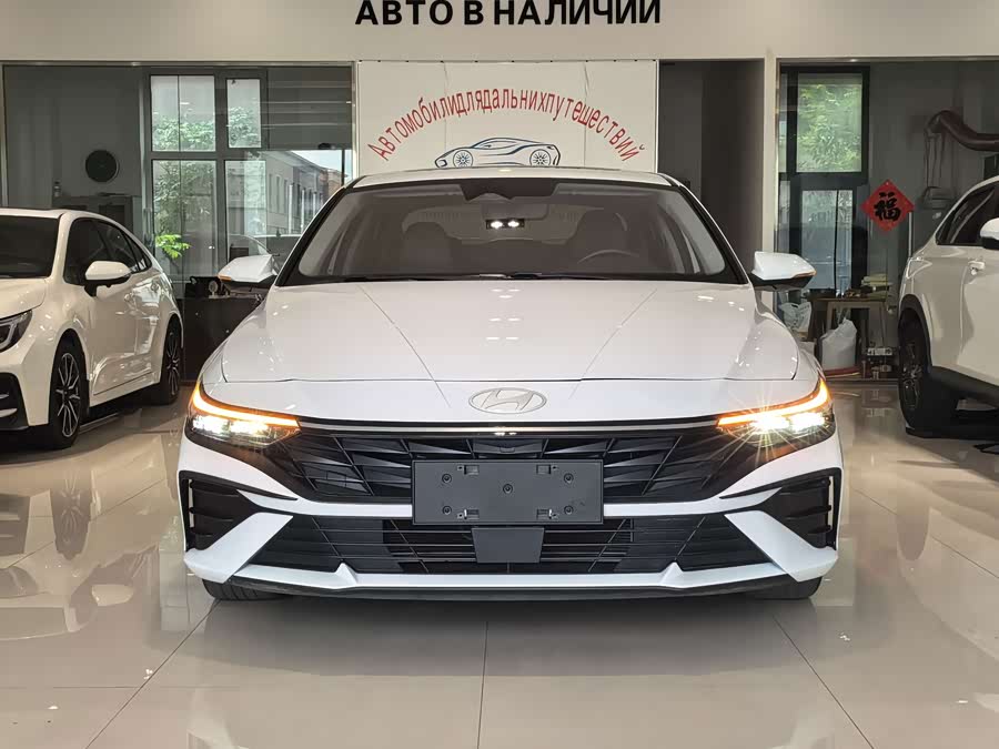 Hyundai Elantra 2023, фото 4