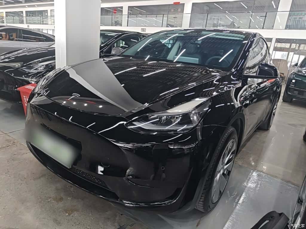 Tesla Model Y, 2023 1