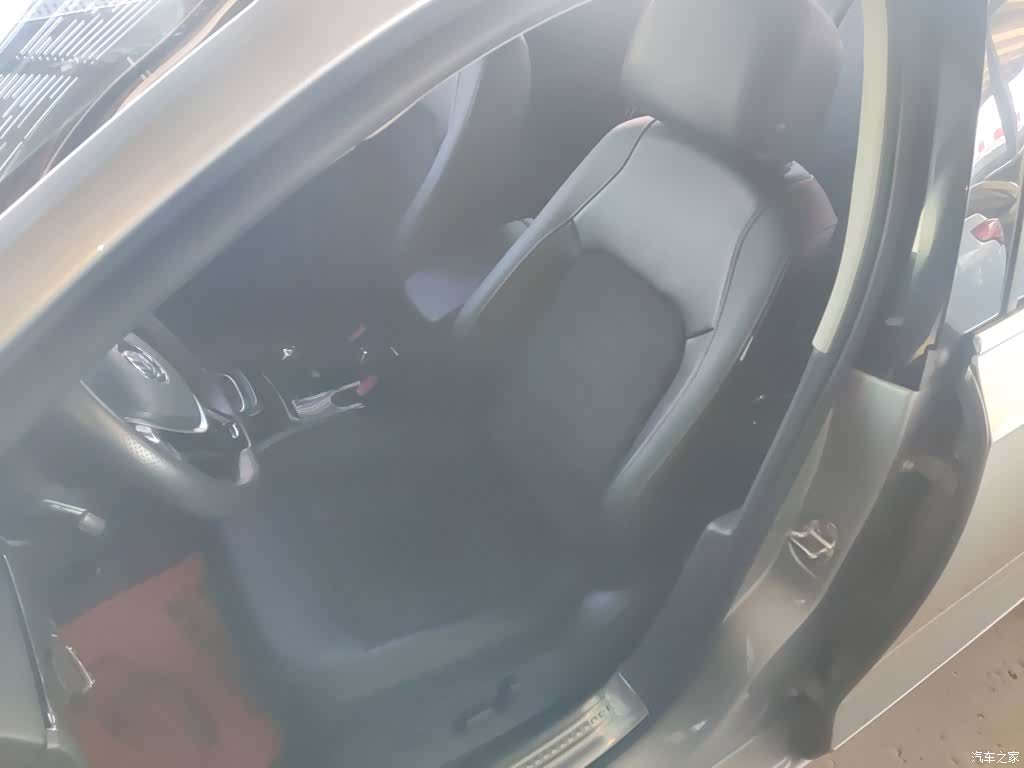 Volkswagen Sagitar, 2016 14