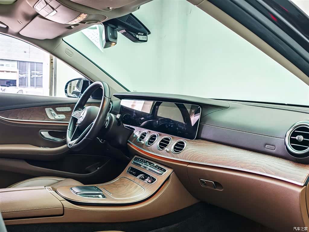 Mercedes-Benz E-Class, 2023 13