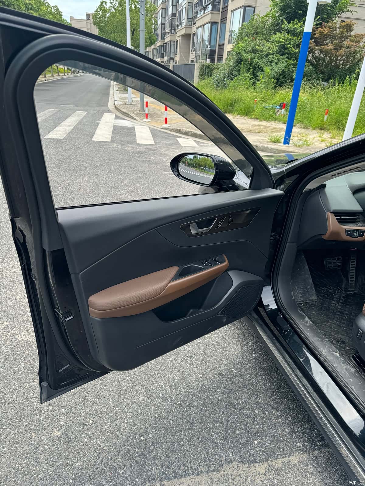 Hongqi QM5, 2021 10