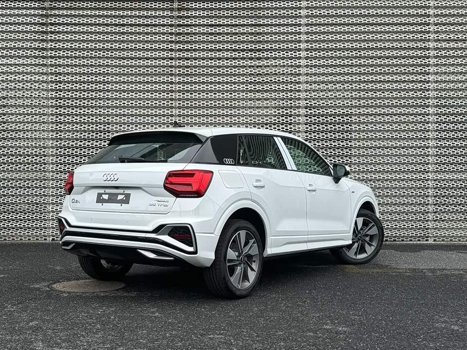 Audi Q2L