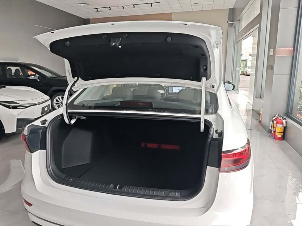 Geely Emgrand, 2026 19