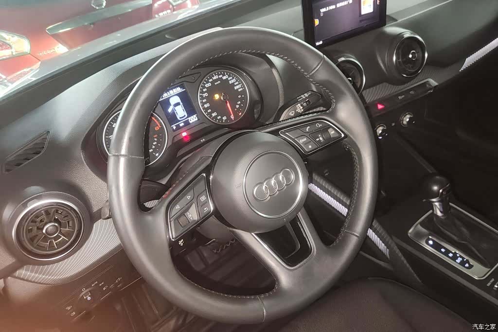 Audi Q2L, 2019 15
