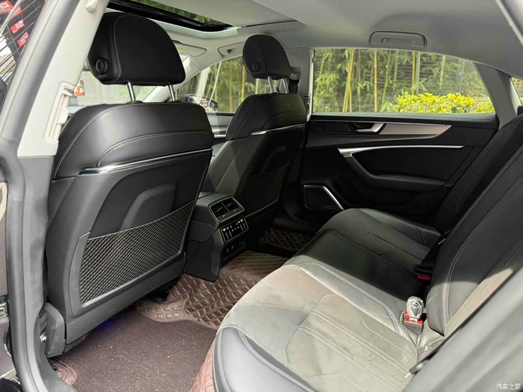 Audi A7L, 2024 15