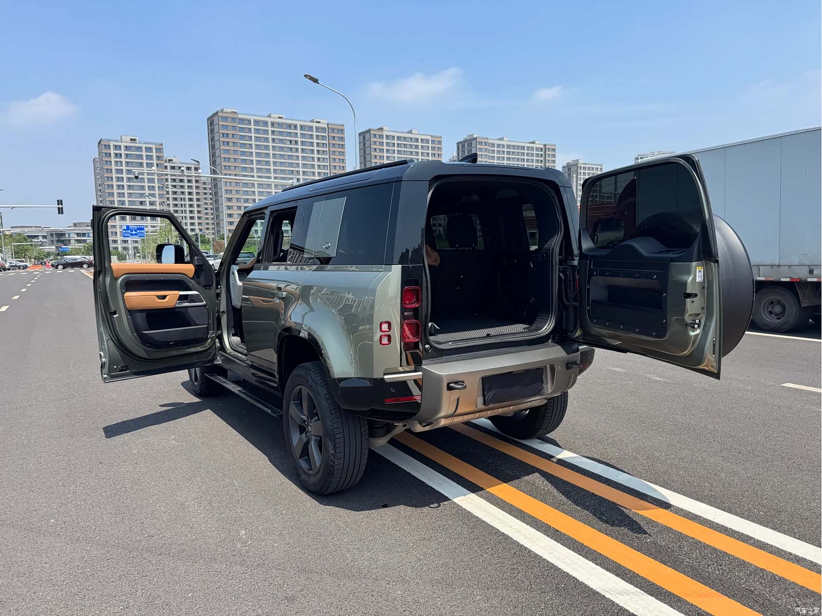 Land Rover Defender, 2023 17