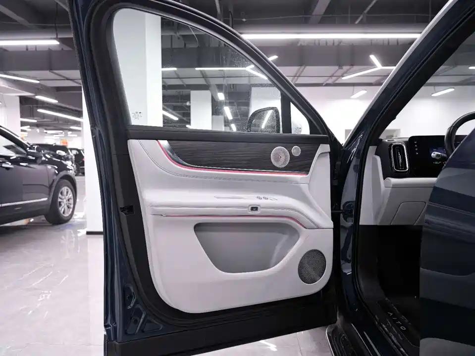 AITO Ask the world M9