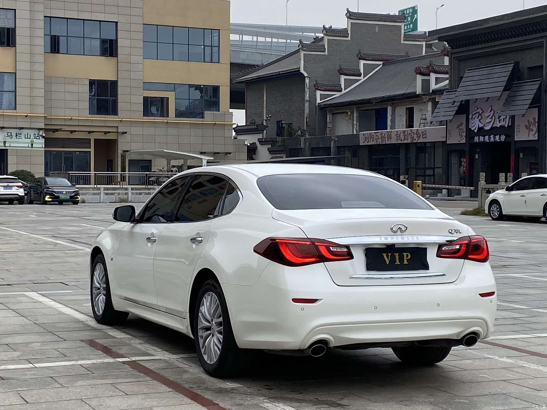 Infiniti Q70, 2017 9