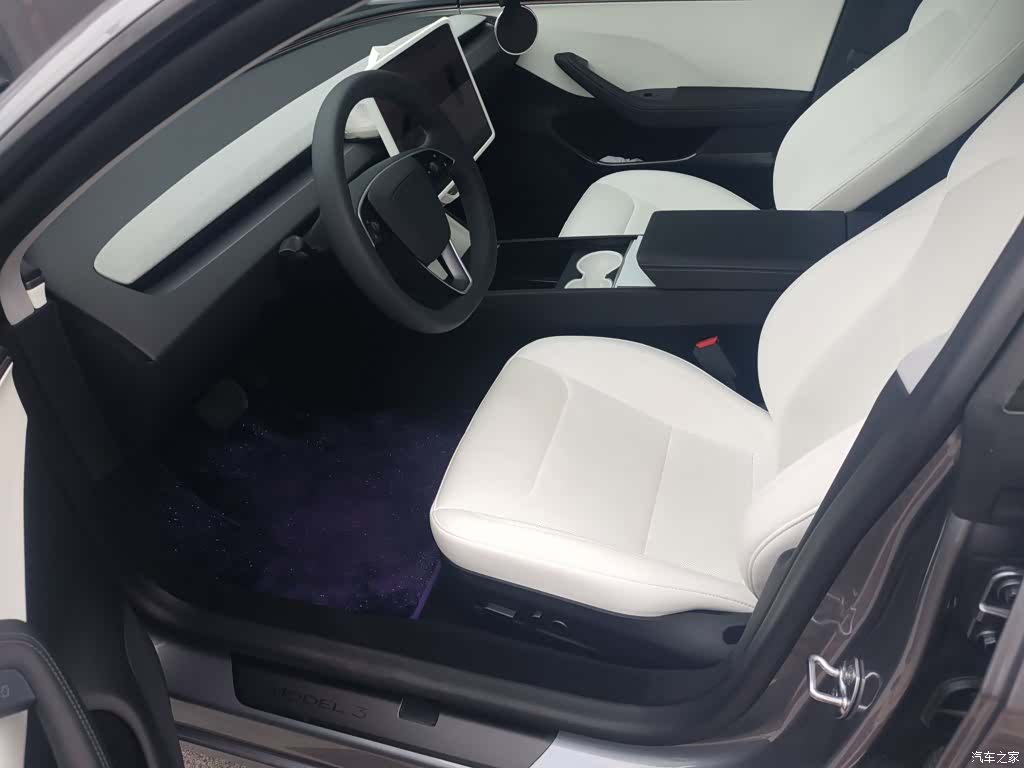 Tesla Model 3, 2025 11