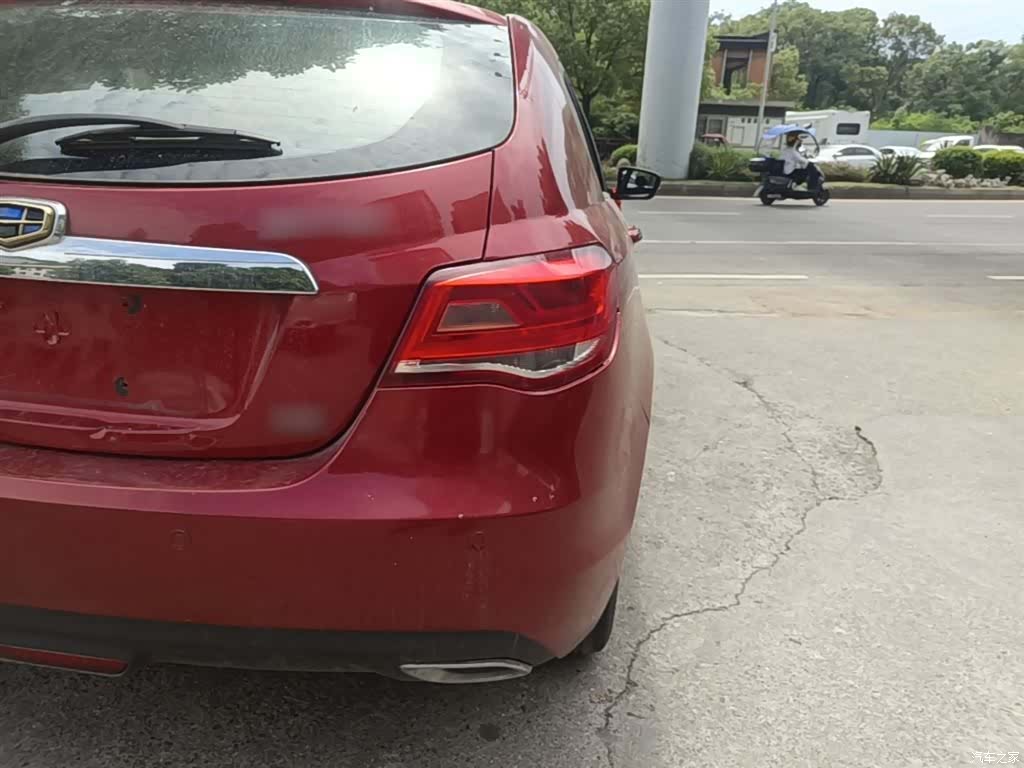 Geely Emgrand, 2015 8