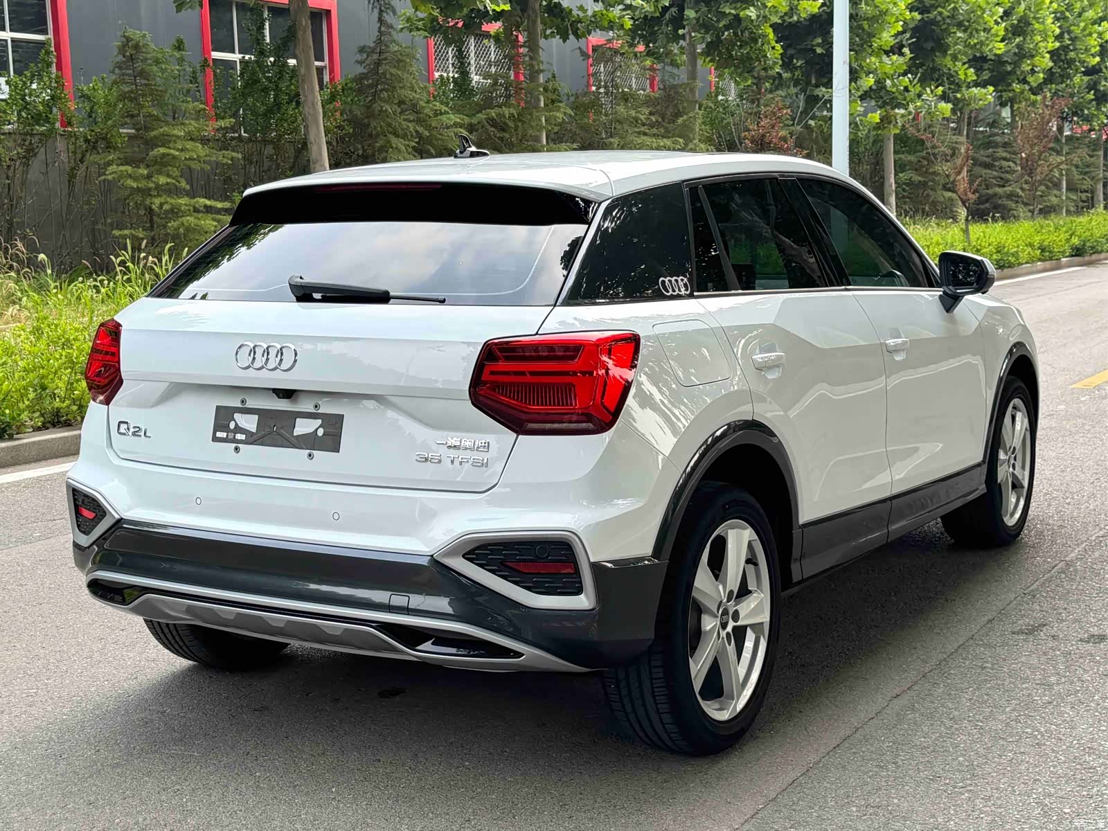 Audi Q2L, 2022 все фото