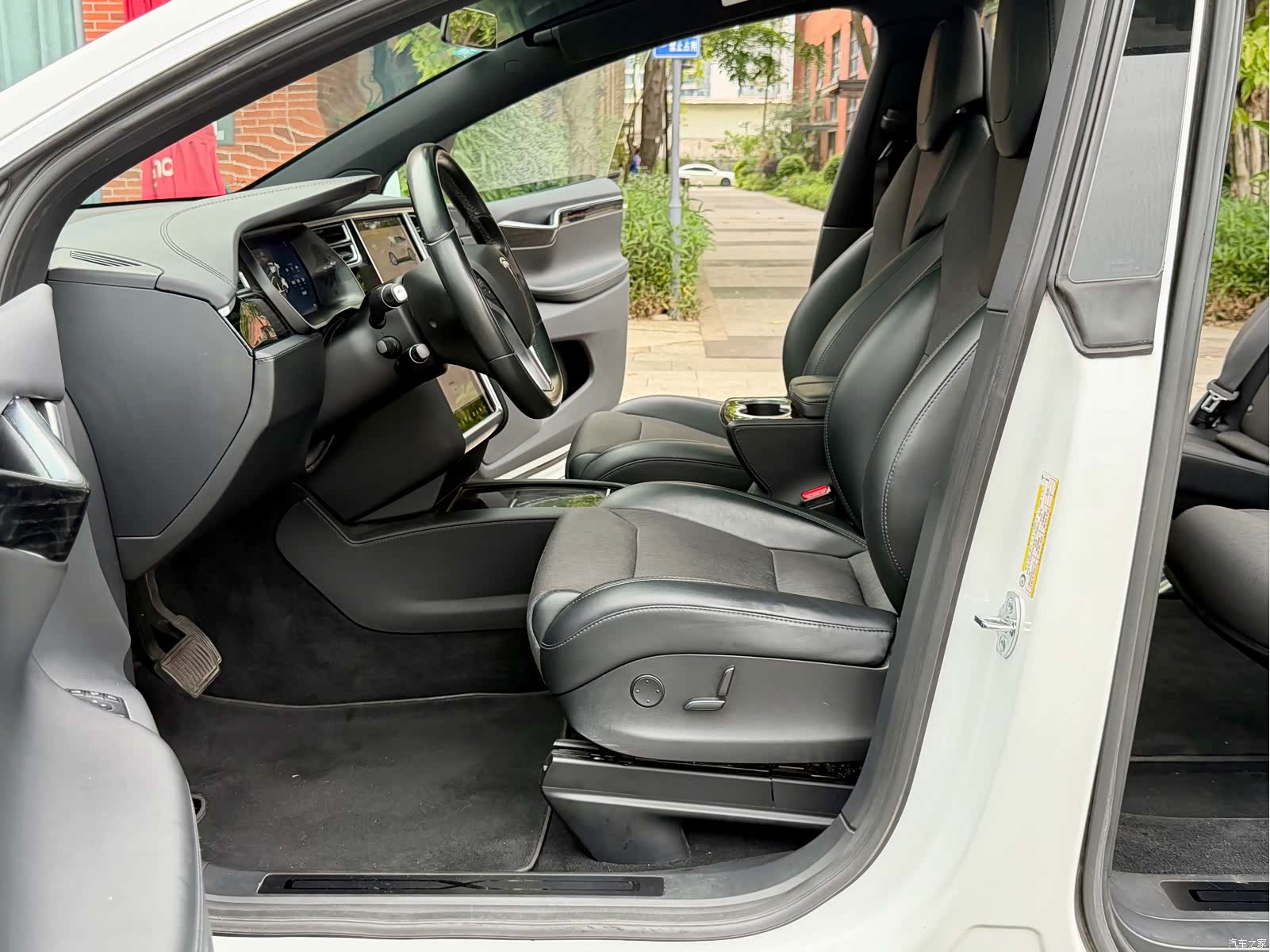 Tesla Model X, 2017 8