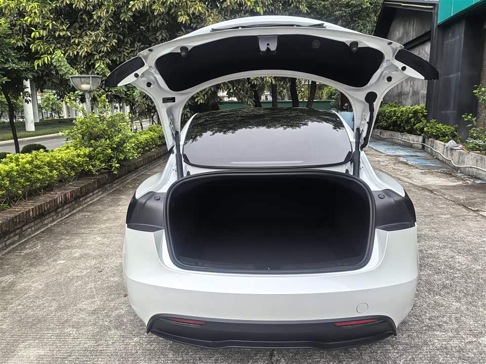 Tesla Model 3 Tesla Model 3