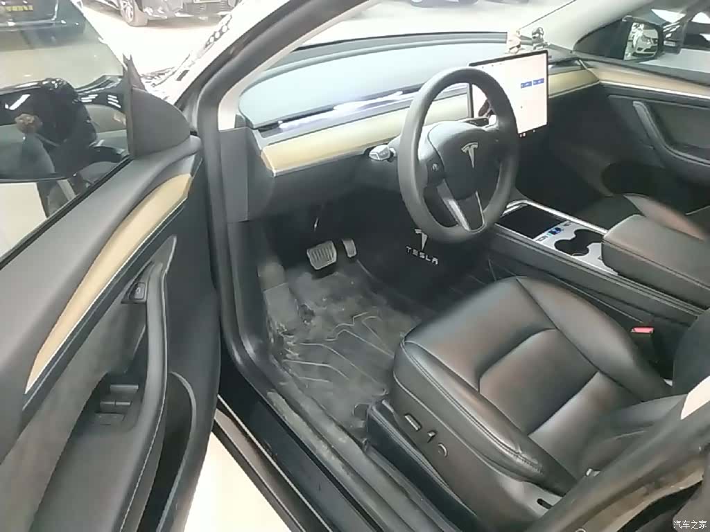 Tesla Model Y, 2023 16