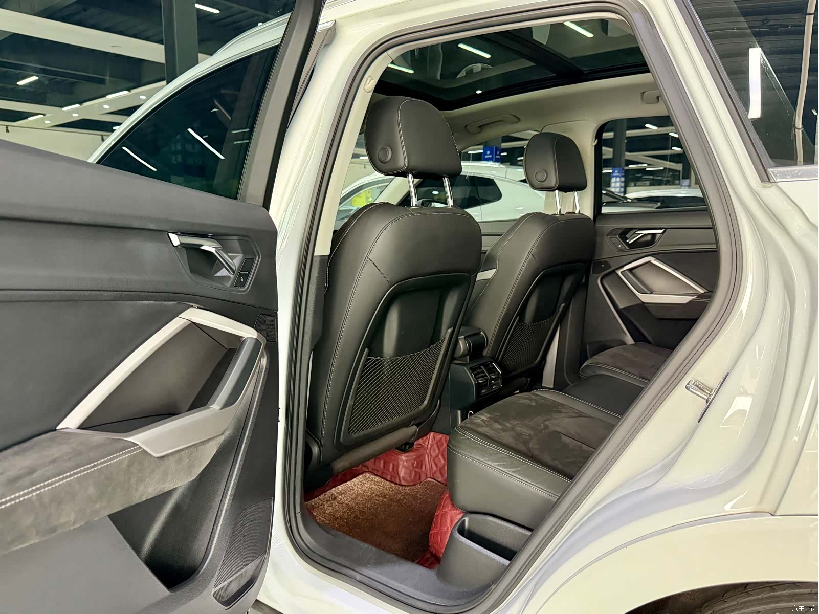 Audi Q3, 2022 все фото