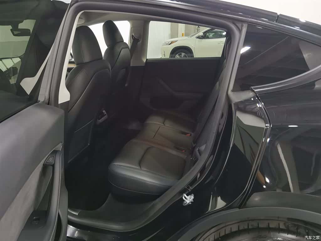 Tesla Model Y, 2023 15