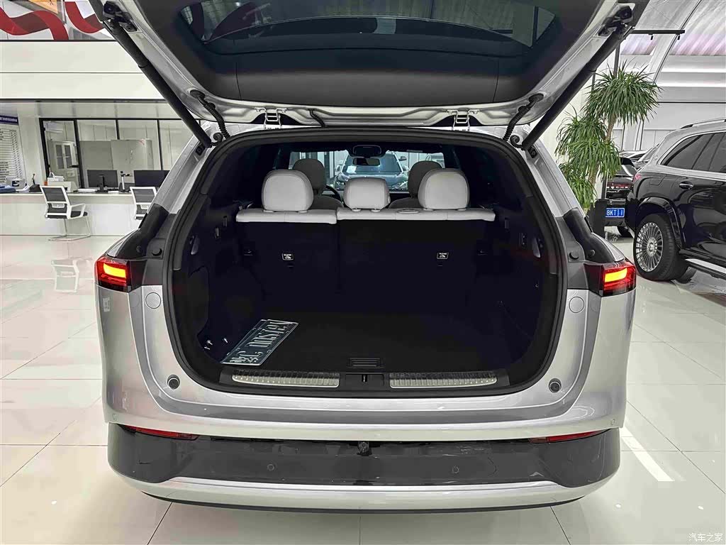 Xpeng G9, 2023 28