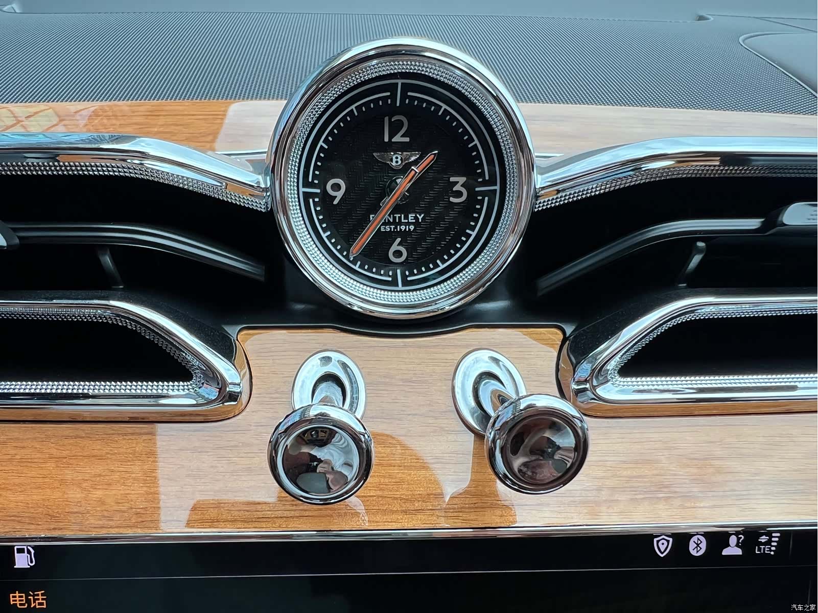 Bentley Bentayga, 2022 10