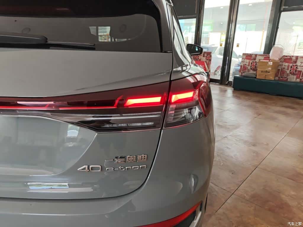 Audi Q4 e-tron, 2024 8