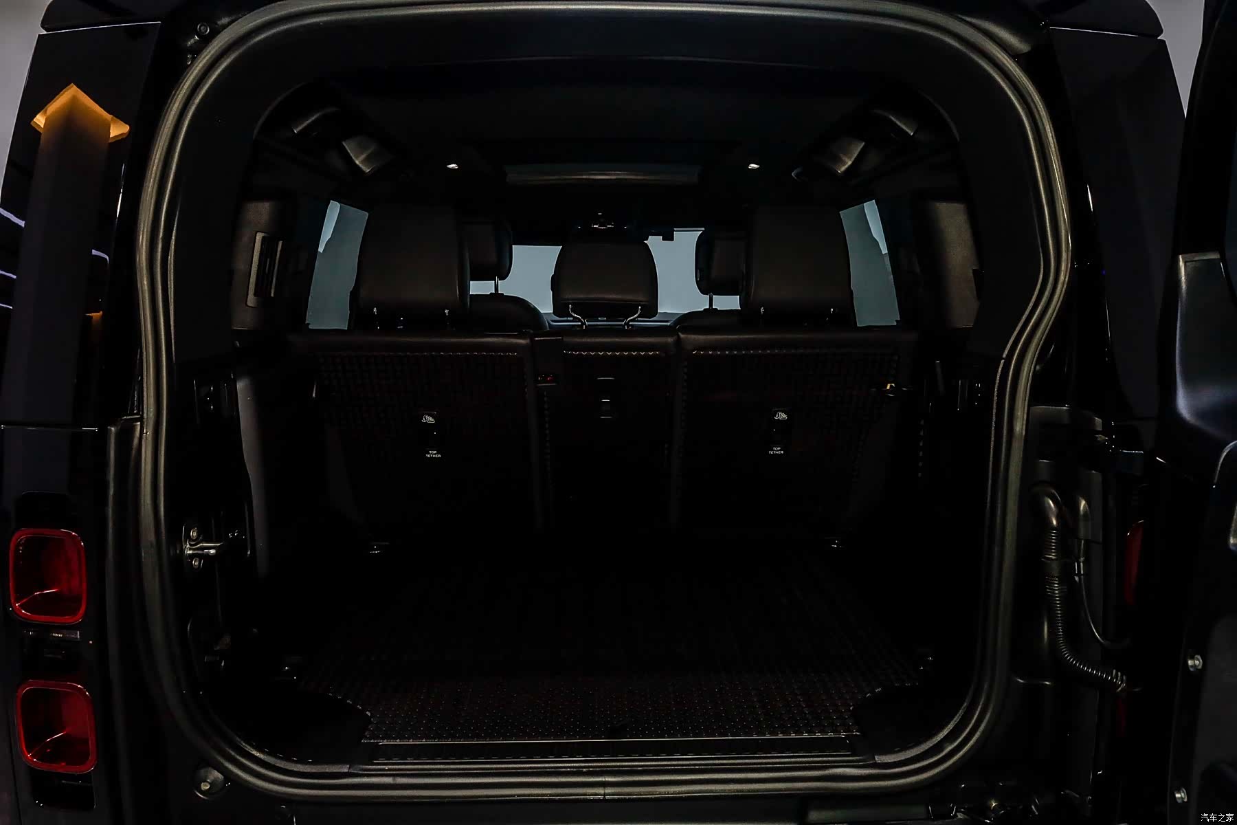 Land Rover Defender, 2023 35