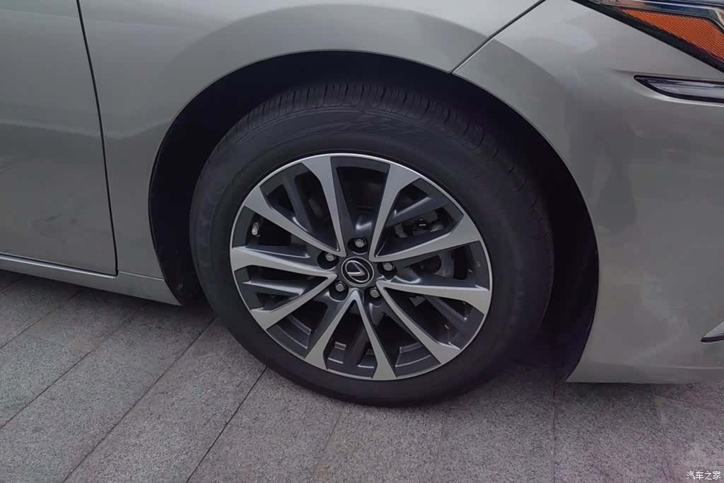 Lexus ES, 2023 6