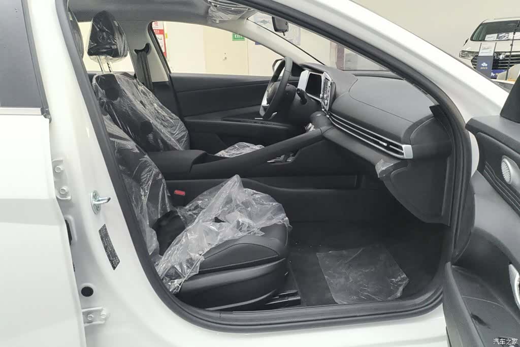 Hyundai Elantra, 2025 8