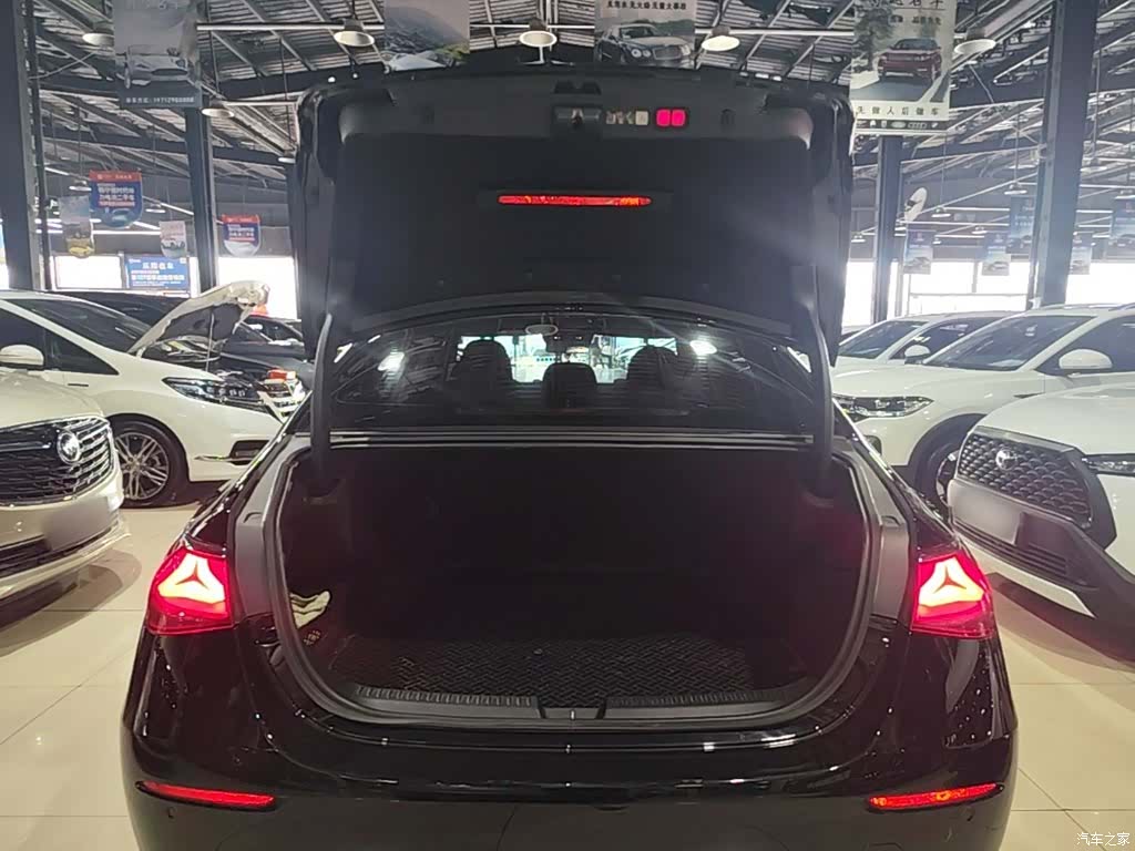 Mercedes-Benz E-Class, 2024 19