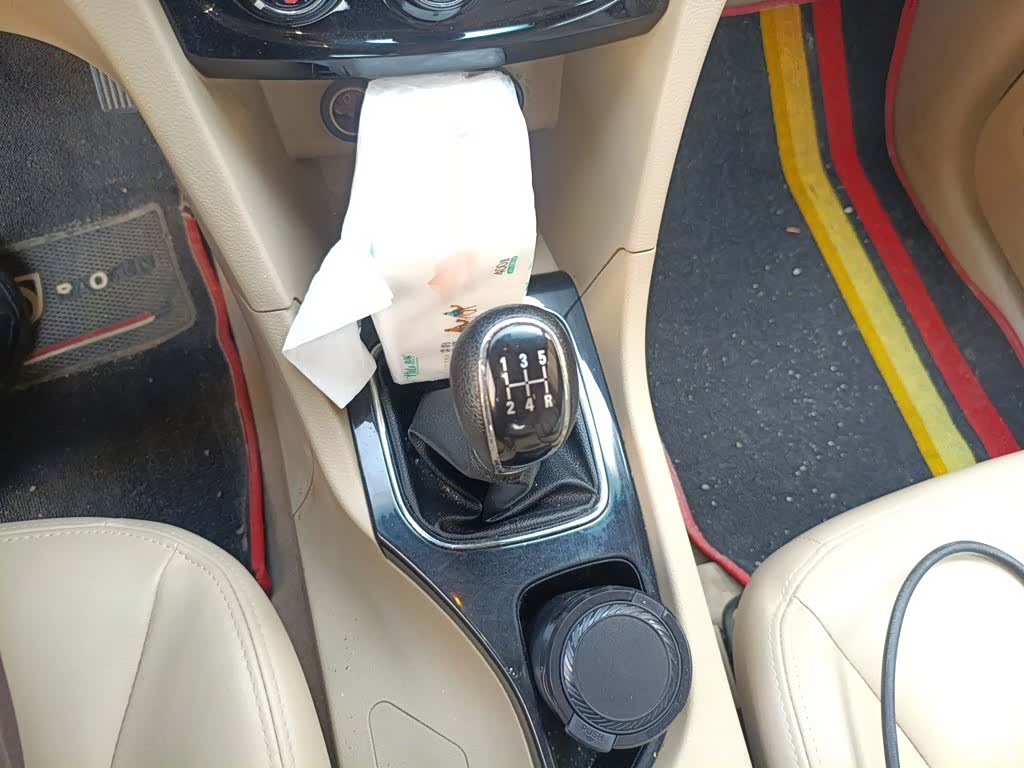 Wuling 730, 2015 15