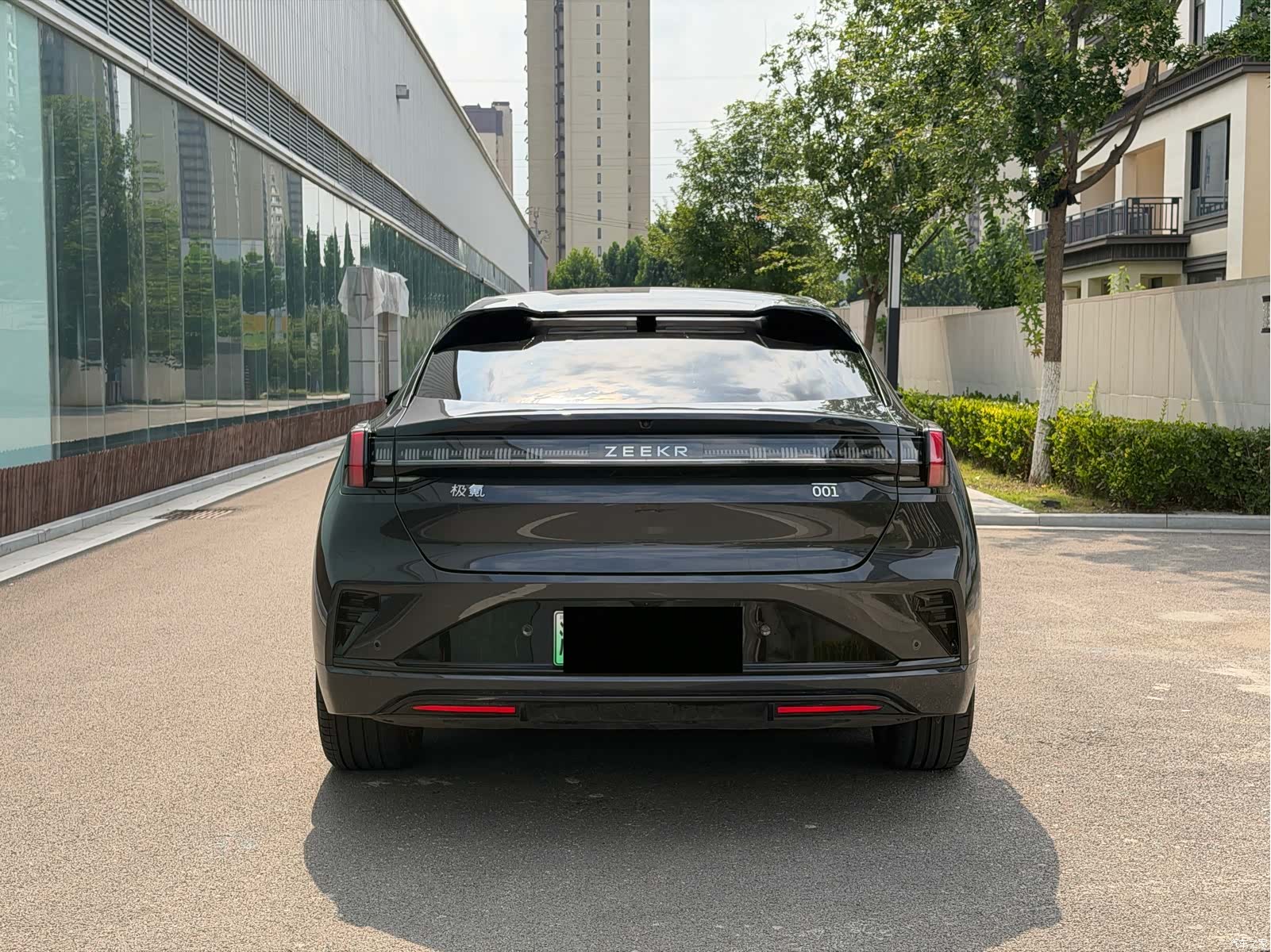 Zeekr 001, 2025 4