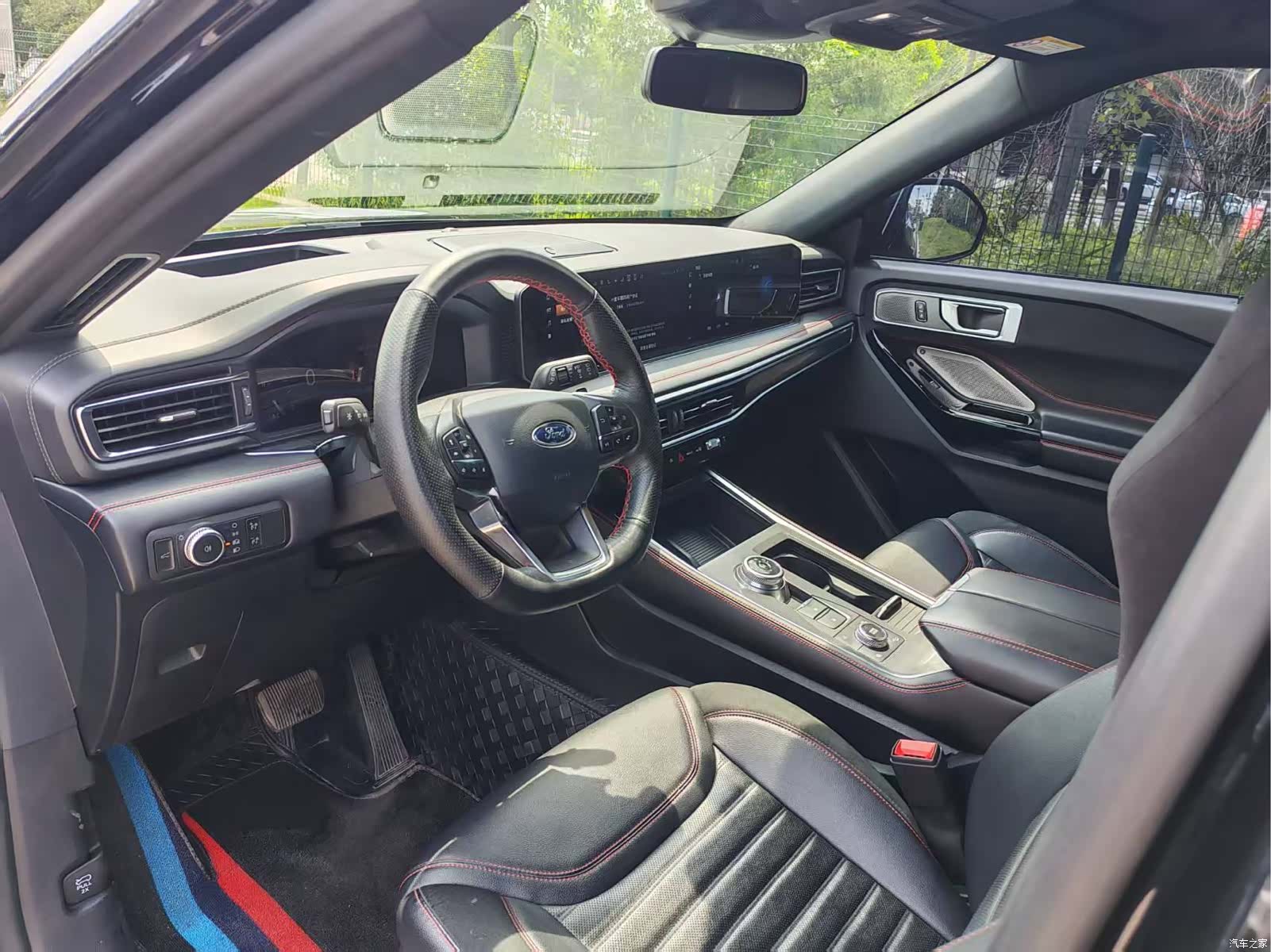 Ford Explorer, 2022 все фото