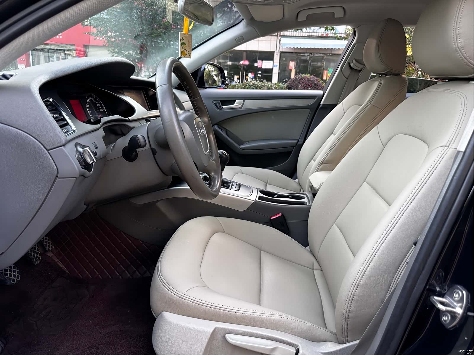 Audi A4L, 2011 13