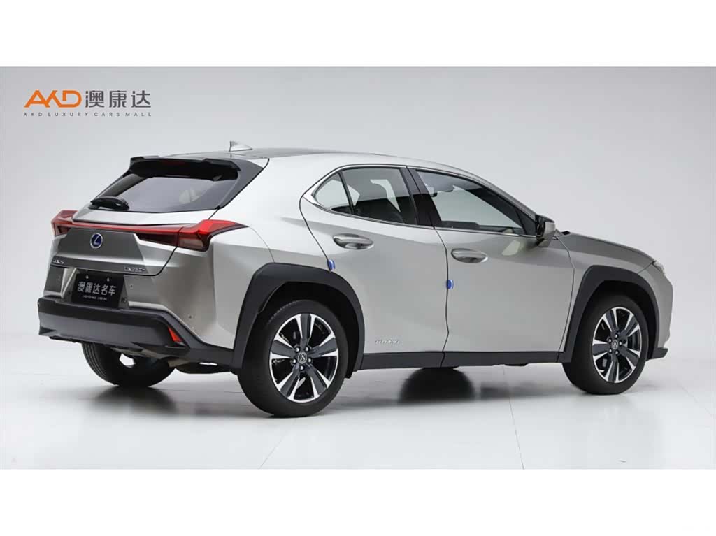 Lexus UX, 2022 3