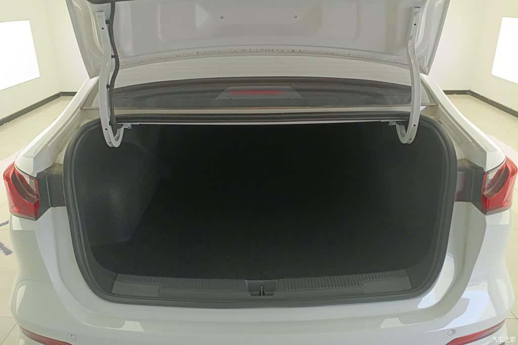 Roewe i5, 2025 4