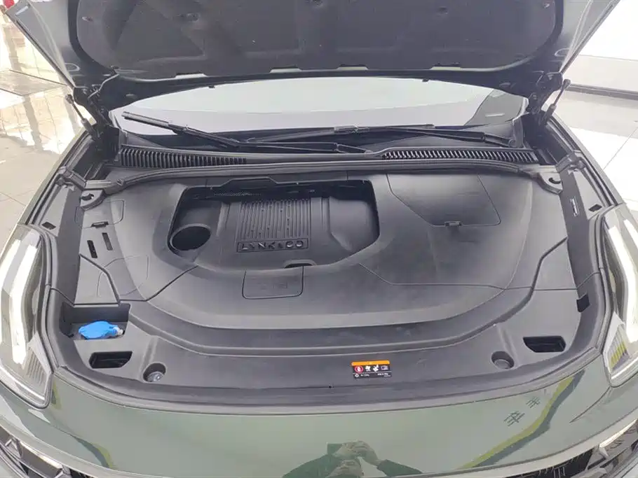 Lynk & Co 06