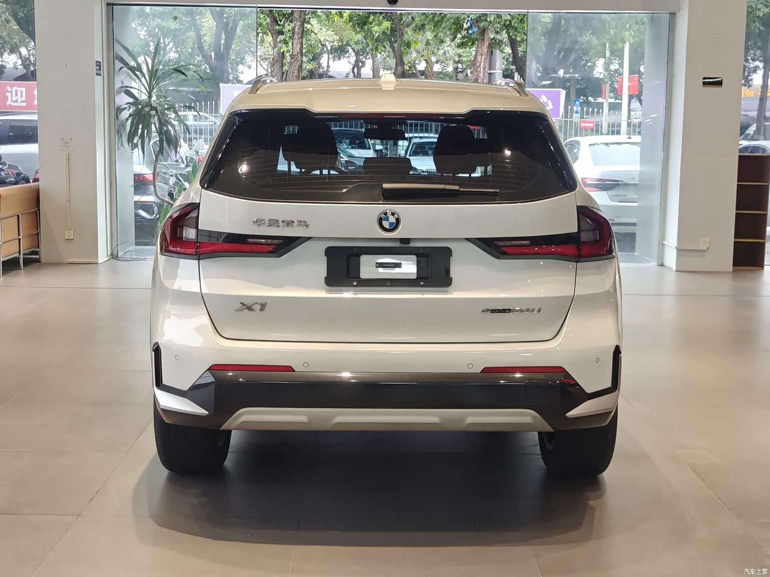 BMW X1, 2023 все фото