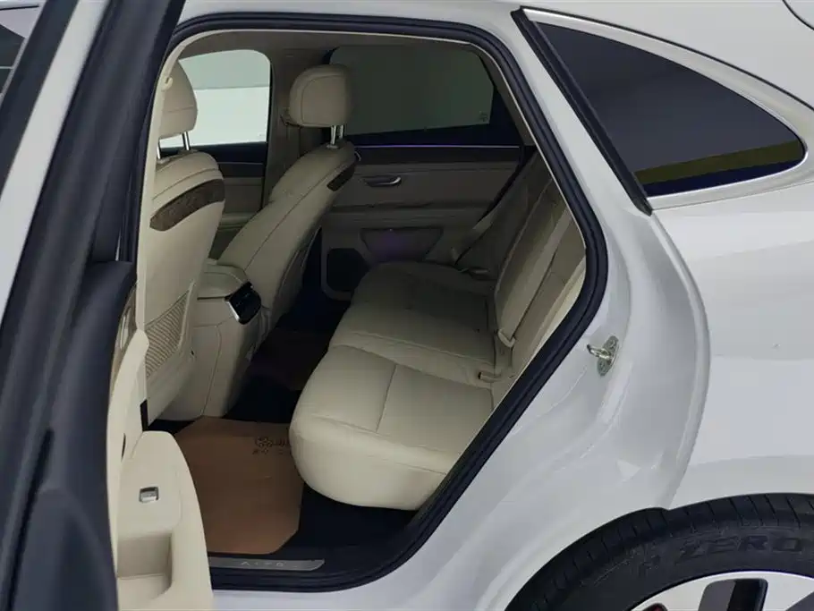 AITO Ask the world M5