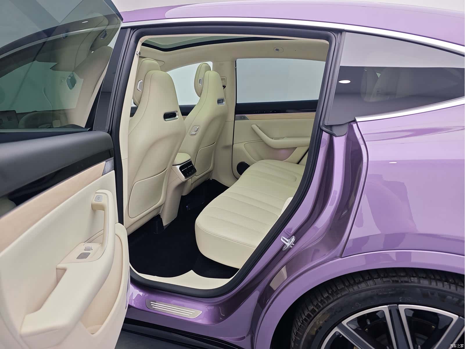 Luxeed R7, 2025 15