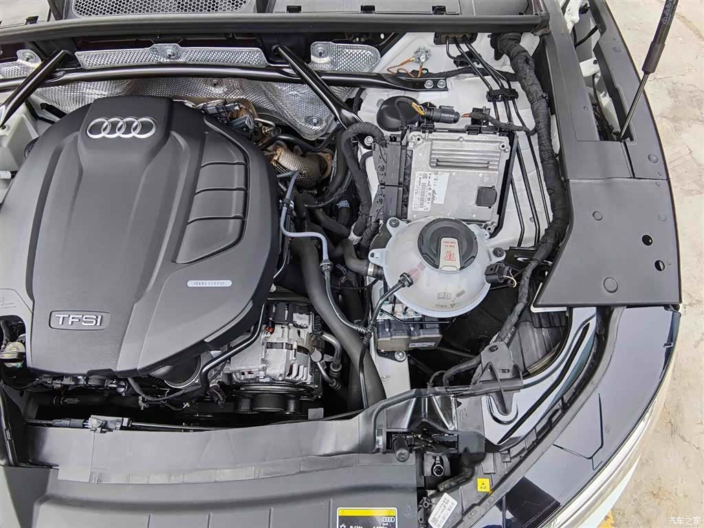 Audi Q5L, 2022 10