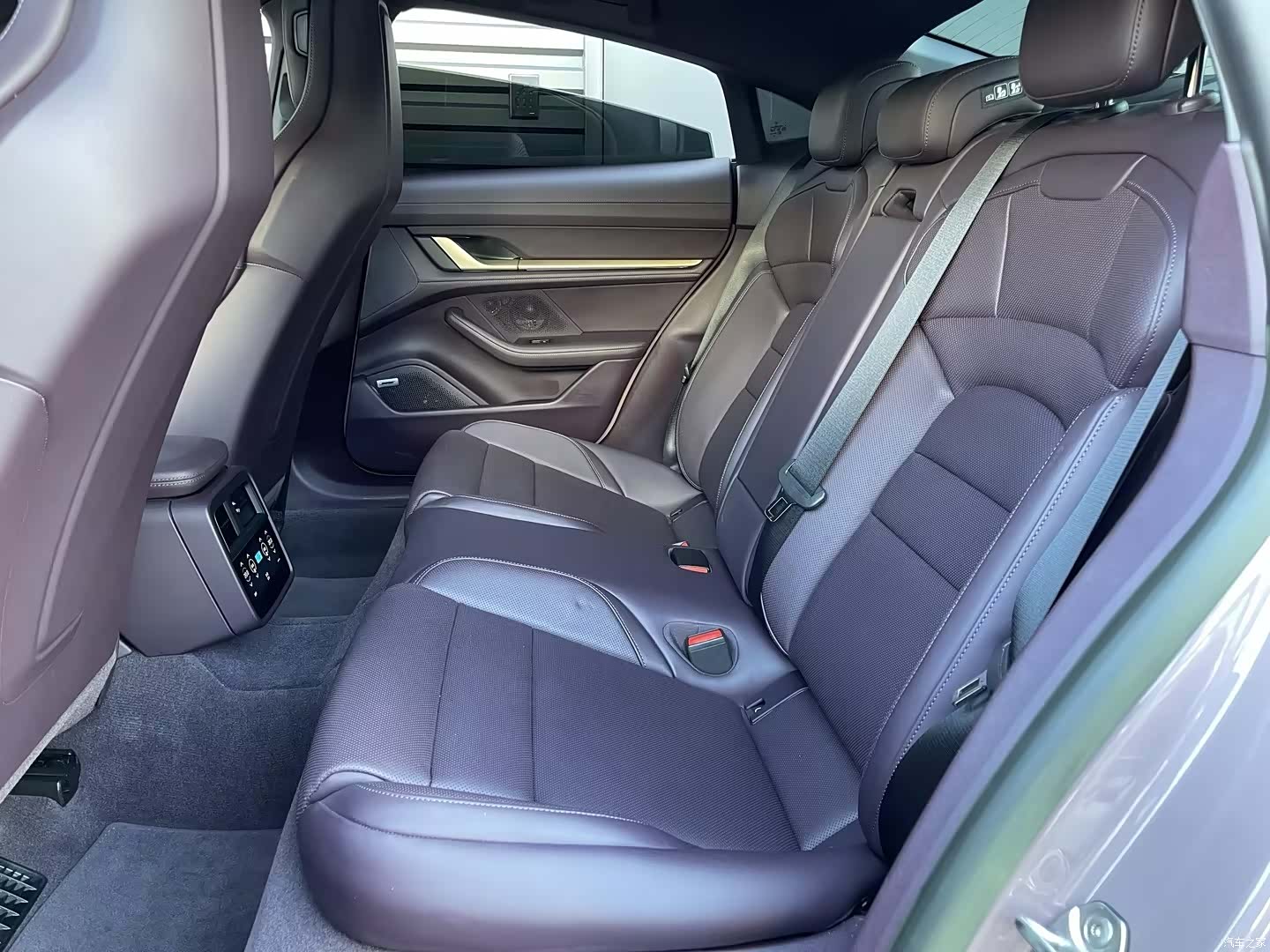 Porsche Taycan, 2023 14